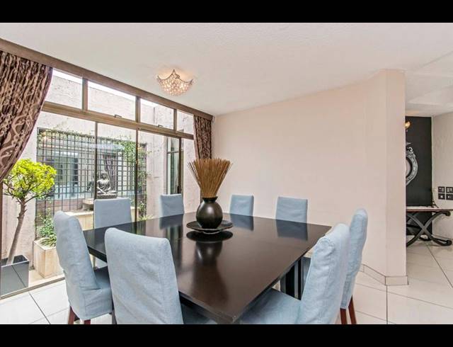 6 BEDROOM HOUSE FOR SALE IN BRYANSTON